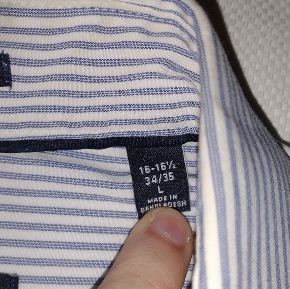 Tommy Hilfiger button up - Picture 4 of 4